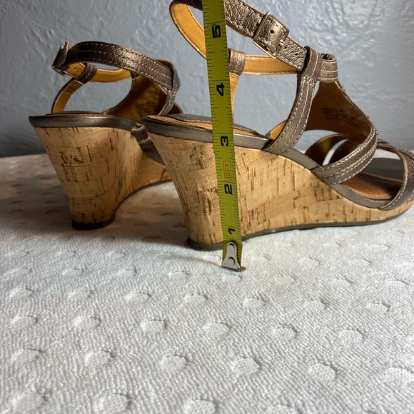 Clarks Bendables Bronze Leather Fiddle Bridge Beaded Cork Wedge Sandals - Picture 11 of 16